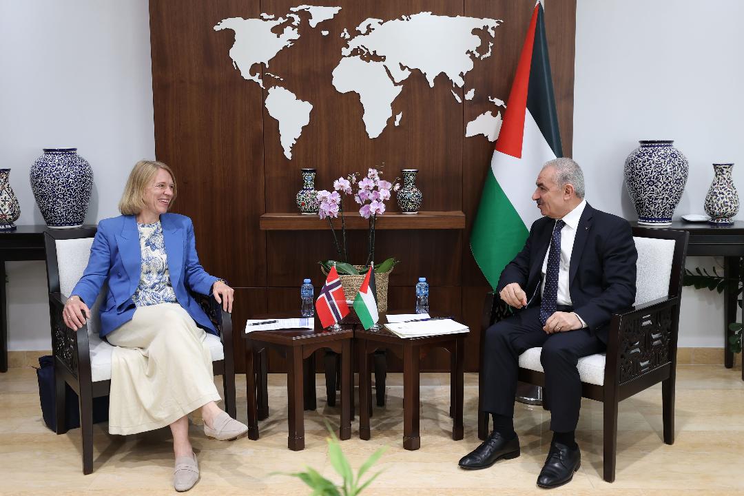 اشتية خلال لقائه وزيرة خارجية النرويج أنكين هويتفيلدت